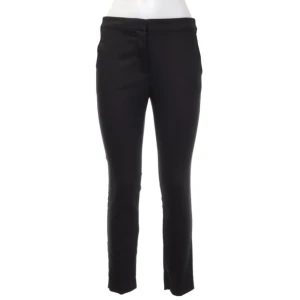 Lågmidjade kostymbyxor  - Lågmidjade kostymbyxor ifrån ZARA. Köpte de i nyskick på Sellpy men gillade inte passformen så har inte använt de mer än 2-3 gånger 🫶🏼