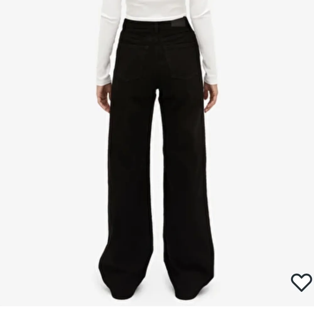 Säljer dessa svarta monki jeans. Vida och högmidjade. Jeans & Byxor.