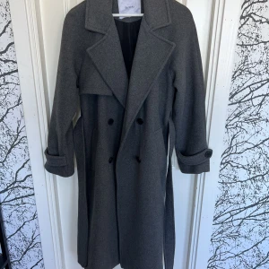 Bershka kappa - Grå kappa storlek xs från Bershka. Ord pris 859kr