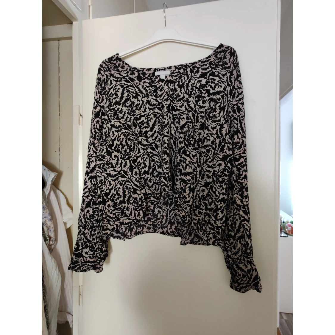 Mönstrad blus från H&M