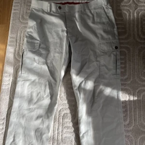Cargo - Cargo byxor. Skick 8/10 passar till storlek S men har dock lite för stor midja men kan fixas med ett bälte 