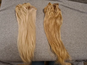 Löshår - Köpte dessa idag men färgen matchar inte mig och jag orkar inte färga det, ska enligt personen jag köpte av vara riktigt hår men inget jag kan garantera då jag kan för lite om det😊 båda för 300  det är väldigt tjock skickar i blå påse/spårbart för 69 kr