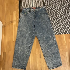 Butter goods baggy jeans - Ett par jätte sköna butter byxor Riktigt baggy passform. Ord pris runt 1200