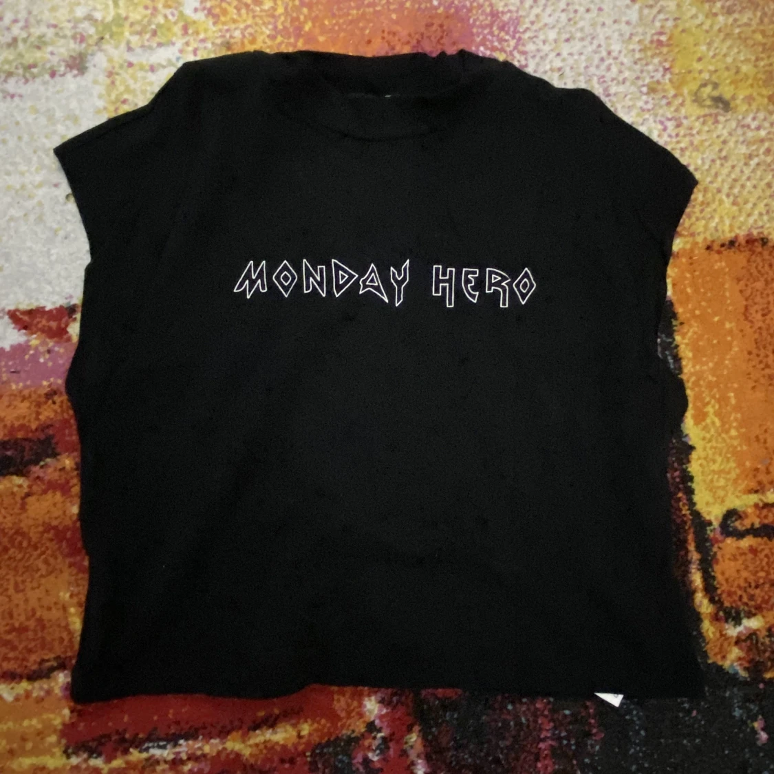 Svart t-shirt med motiv - 90