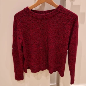 Stickad tröja - Tunn stickad tröja i rött 
