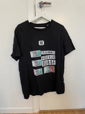 Två t-shirtar av ODZ - Nästan aldrig använda.