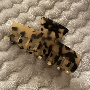 Hårklämma - Superfin hårklämma i bra kvalitet som håller håret uppe länge ! Nyskick ! 