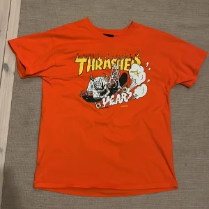 Thrasher t-shirt - Tjena! Säljer min feta thrasher t-shirt, tröjan är i bra skick och äkta.