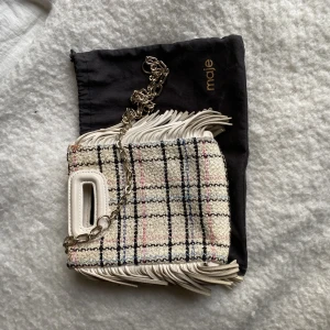 Maje väska  - Säljer min super söta maje väska då den inte kommer till användning💕skriv för fler bilder💖