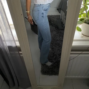 Jeans  - Så sköna jeans från pimkie köpta på zalando. Bootcut. Använda 1 gång🤍👌🏼 150 + frakt📦