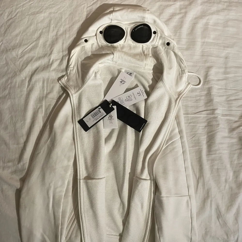 CP Company Daigonal Raised Goggle Fleece Hoodie(M)(White) Condition:(Used) Retail:240euro/2800kr. Hoodies.