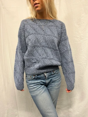 Stickad tröja - Släpps 🤍söndag den 29 januari 🤍på vår hemsida som hittas i vår IG profil: Utvaltuf ❤️ SAVE THE DATE! 