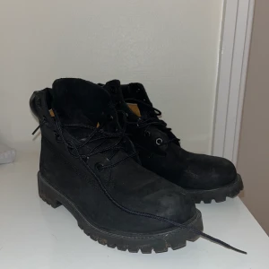 Timberlands  - Superfina mattsvarta timberlands. Använda fåtal gånger. Storlek 36 men passar också 37z