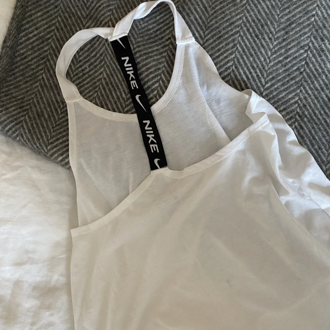 Nike träningslinne öppen rygg  - 90