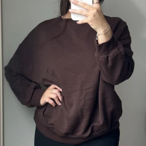 Sweatshirt - Mysig sweatshirt i oversize, jättefin brun färg. I nyskick!