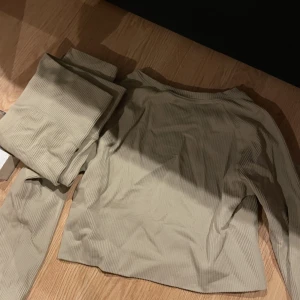 Tränings set - Ett träningset från bikbok i storlek M