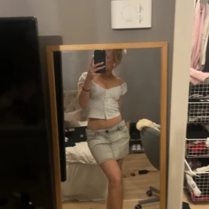 Blus/topp - Super söt blus/topp som sitter super snyggt.