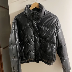 Skinnpuffer ZARA - Använd 1 gång den e som ny 