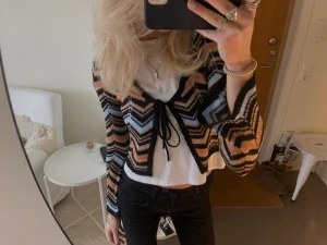 Missoni mönstrad kofta  - Sååå sjukt fin missoni mönstrad kofta från märker reclaimed vintage, helt oanvänd 