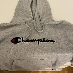Säljer min älskare Champion tjocktröja🤩💗 Storlek XS