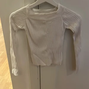 Basic vit tröja  - Vit topp, bra skick från Gina tricot 