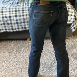 Levis jeans i fint skick. Modell 511. 
