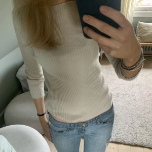 Trekvarts ärmad tröja - Köpare står för frakt 💛