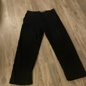 Polar byxor 44  - Säljer dessa polar byxor, använda typ 3 gånger och är för stora för mig. Jag står inte för frakten!!! cond 9/10