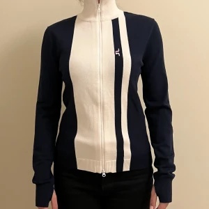 J.lindeberg - Stickad skidtröja från J.Lindeberg. Helt ny och lapparna sitter kvar. Storlek S