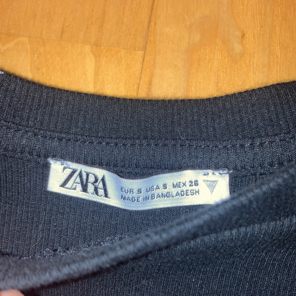 Svart volang tröja - 90