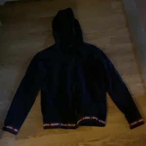 HUGO HOODIE - Hugo boss hoodie, köpte i julas men använt ca 2-3 ggr