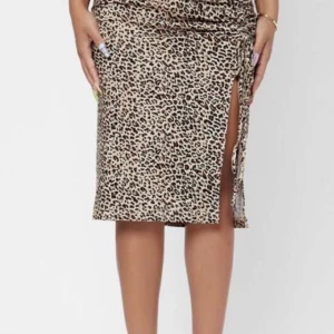 Shein kjol - Säljer denna fina oanvända leopard kjolen från shein pågrund utav att den är för liten för mig