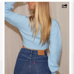 Helt oanvända Levis jeans. Stretchiga & supersköna. Har en kopia & behöver inte 2 par 🥰 ( nypris: ca 1200:- ) 