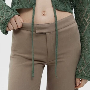 Linnebyxor  - Finaste linne/kostymbyxorna som tyvärr var för små för mig. Skulle säga att de nog passar strl S bättre. Aldrig använda alla lappar kvar ☺️ Tryck ej på köp nu! 🫶