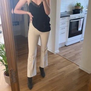 Knappt använda kostymisar - Använda 2-3 ggr max, perfekt skick! 