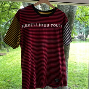 WESC T-SHIRT - Säljer min Wesc t-shirt då den inte kommer rill användning längre. Den är i bra skick.