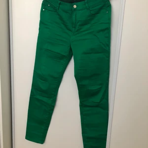 Cortefiel green pants - Perfect summer pants. High waist, fit perfectly to the legs without being too tight. Not too thin, not too thick