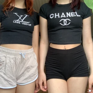 Linnen/T-shirts - Ena är lite missfärgad men ska försöka få bort det ifall någon är intresserad!  4 för 6, 2 för 30