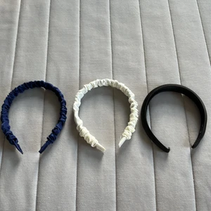 Diadem  - !Den blåa och svarta är såld!  Väldigt fina diadem. Bra skick. 