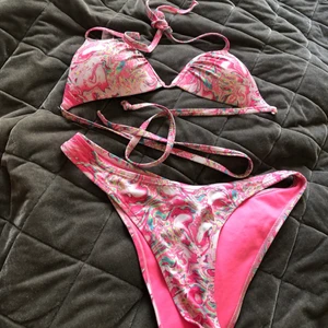 Bikini - Bikini från bikbok. Köpte den på Plick, så vet inte hon har använt den innan mig, men jag har inte det! Frakt tillkommer på 19kr