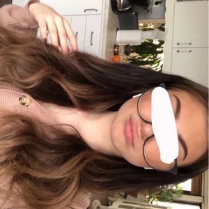 Löshår - Säljer mitt fina löshår då jag blekt blont men d e så bra skick, jag har två satser vilket innebär att det är 14 bitar en 1a e borta men e inget som gör nån skillnad den ena satsen e bara brun o den andra går i omber från svart till brun jag har blandat d