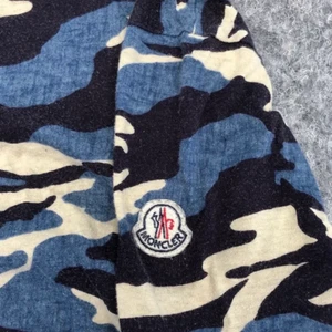 Moncler t-shirt  - Säljer en moncler tisha då den inte passade mig, tar imot bud storlek L barn gammal modell (TRYCK INTE PÅ KÖP NU) tveka inte att skriva om ni har några frågor🙌