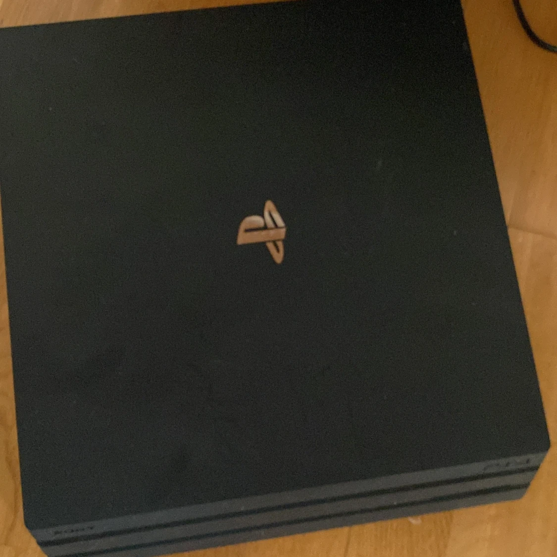 Säljer ett använda ps4 inga spel medföljer, säljes billigt