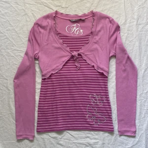 snygg topp - såå fin topp med inbyggt kofta (sitter ihop) barnstorlek 158/164 men passar XXS/XS/S/M. Köparen står för frakt. 💕