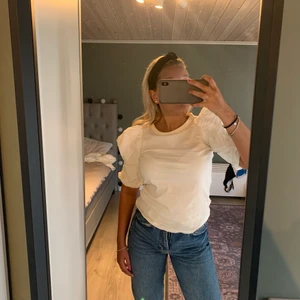 Söt T-shirt med puffärm - Jättefin tshirt från hm med puffärm!!