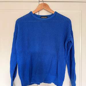 Beautiful blue sweater from American Apparel. I used it many times but it’s too small for me now 😅