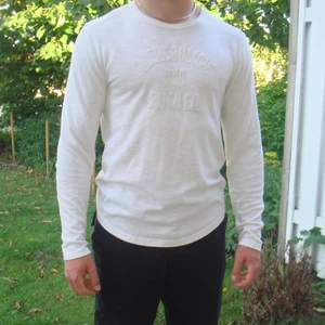 Abercrombie & Fitch tröja - Abercrombie & Fitch co tröja i stl M Passform: Normal Har knappt använt den så den är i bra skick 