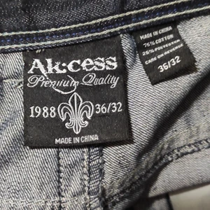 Baggy jeans  - Säljer ett par vintage jeans från märket Ak:cess i storlek W36 L32. Möter gärna i stockholm. Tveka inte på att fråga efter fler bilder
