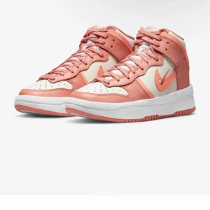Nike dunk high  - Fick i julklapp men inte min stil tyvär, aldrig använt, HELT NYA