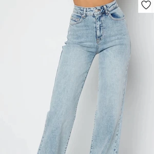 Jeans straight leg - Älskar men passar inte Storlek 38  Köptes för 600 säljer för 400 och är använda Max 2 ggr